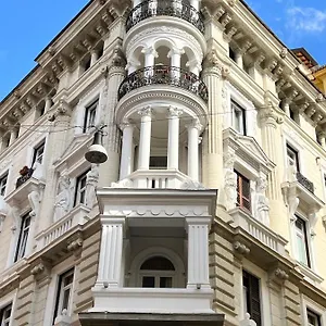 https://le-petit-hotel.it-romehotels.com
