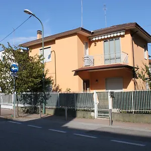 https://villa-al-sole-mestre.hotelslidodijesolo.com